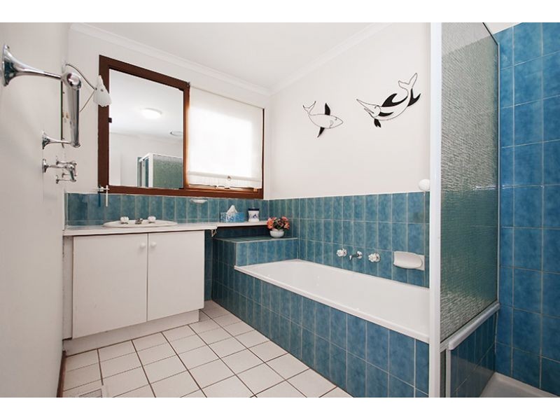 2/9-11 Elmhurst Road, Bayswater North VIC 3153