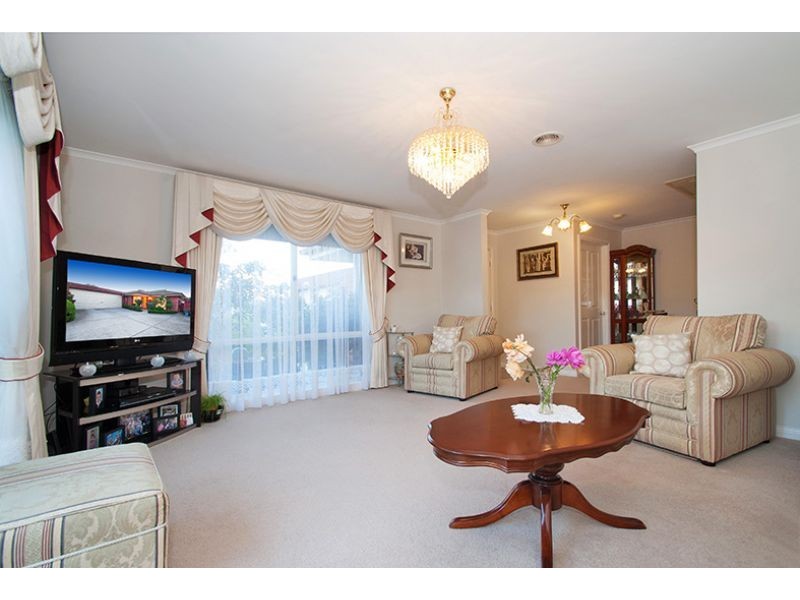 2/2 Cullis Parade, Bayswater VIC 3153