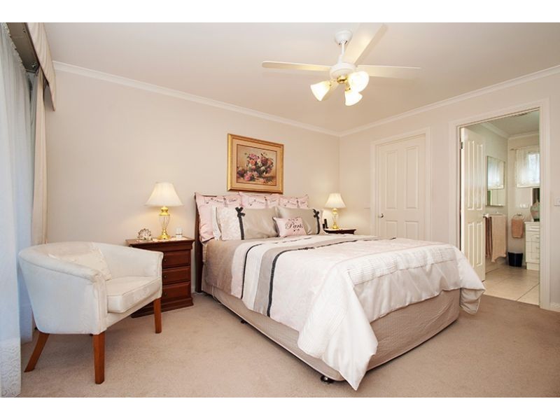 2/2 Cullis Parade, Bayswater VIC 3153