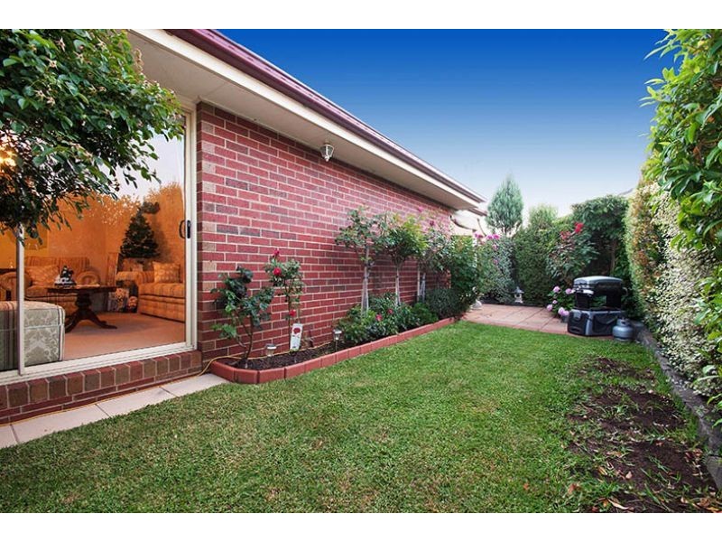 2/2 Cullis Parade, Bayswater VIC 3153