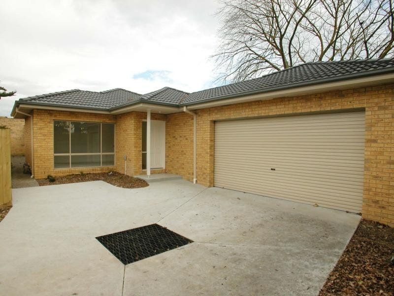 2/12 Cullis Parade, Bayswater VIC 3153