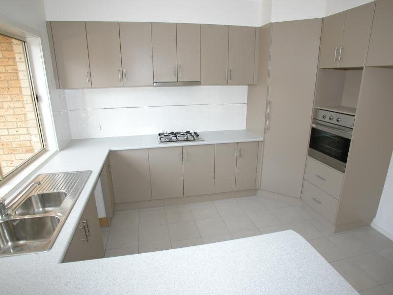 2/12 Cullis Parade, Bayswater VIC 3153