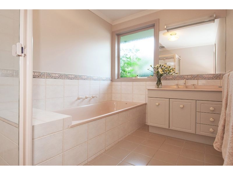 1 Imperial Avenue, Bayswater VIC 3153