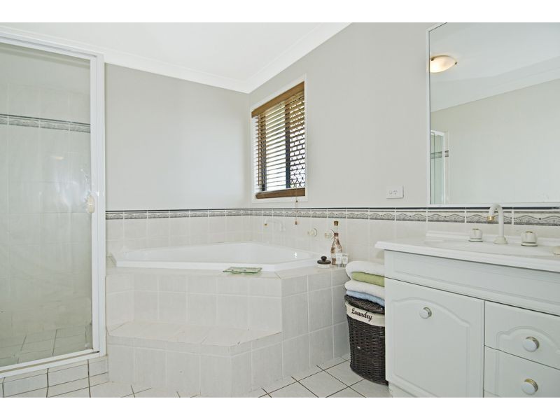 5  Barnhill Terrace, Edens Landing QLD 4207