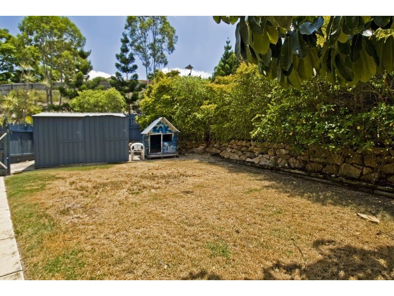 5  Barnhill Terrace, Edens Landing QLD 4207