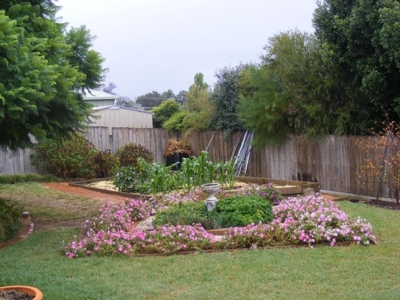 2 Eden Cresent, Leongatha VIC 3953