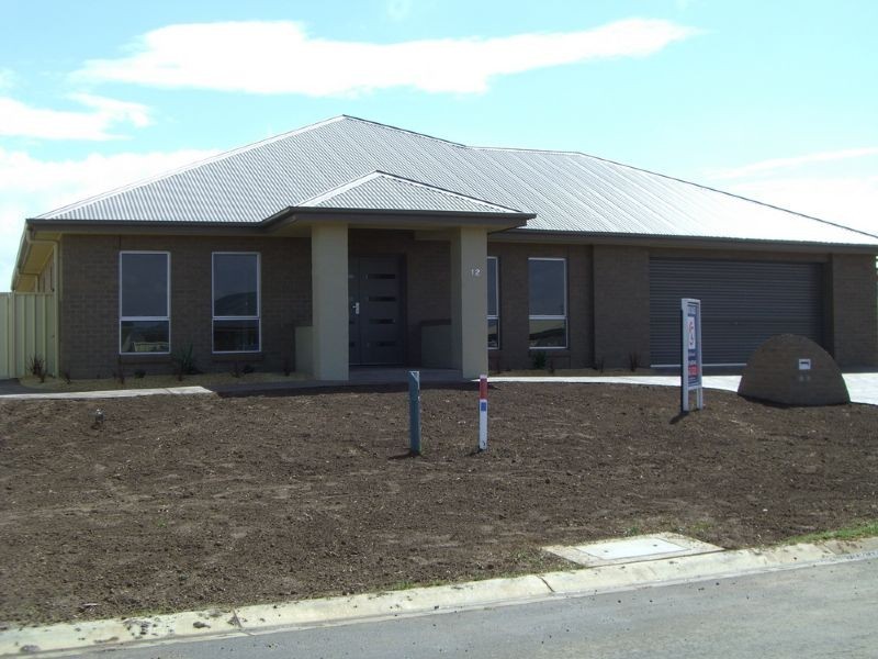 12 Carr Avenue, Leongatha VIC 3953