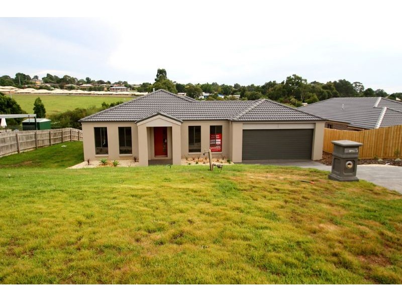 17 Laura Grove, Leongatha VIC 3953