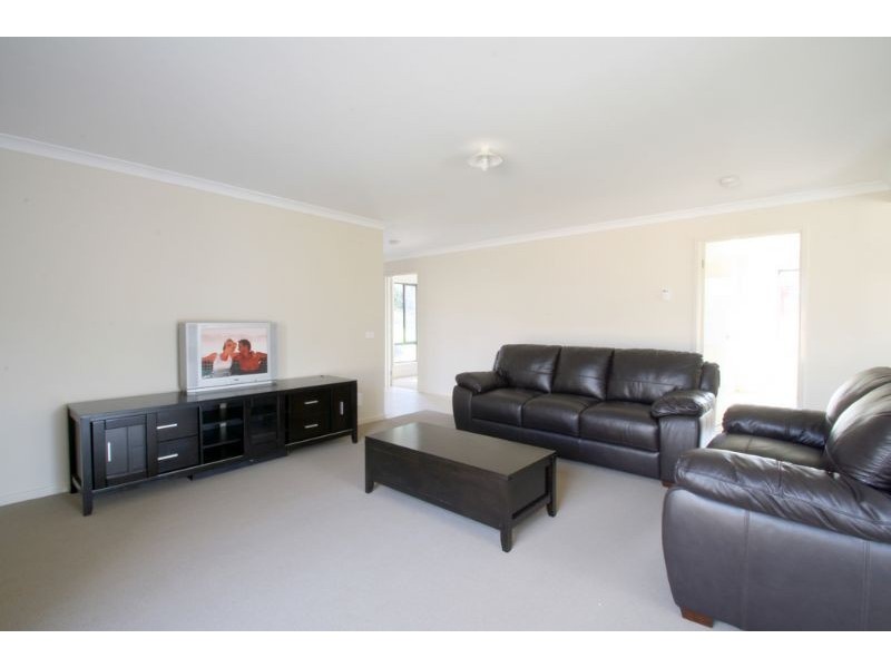 17 Laura Grove, Leongatha VIC 3953