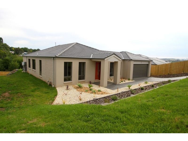 17 Laura Grove, Leongatha VIC 3953