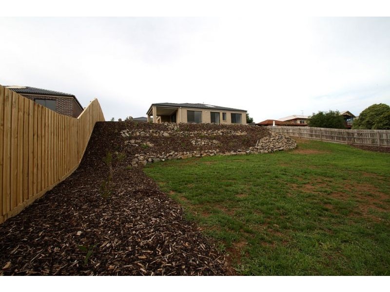 17 Laura Grove, Leongatha VIC 3953