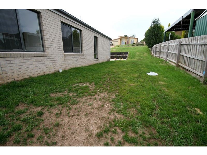 17 Laura Grove, Leongatha VIC 3953