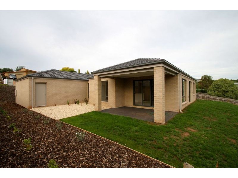 17 Laura Grove, Leongatha VIC 3953