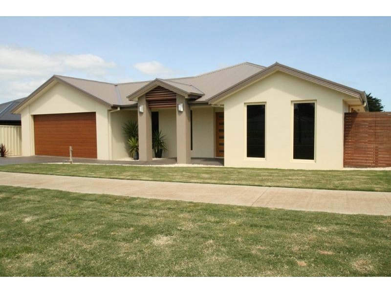 18 Parkside Close, Leongatha VIC 3953