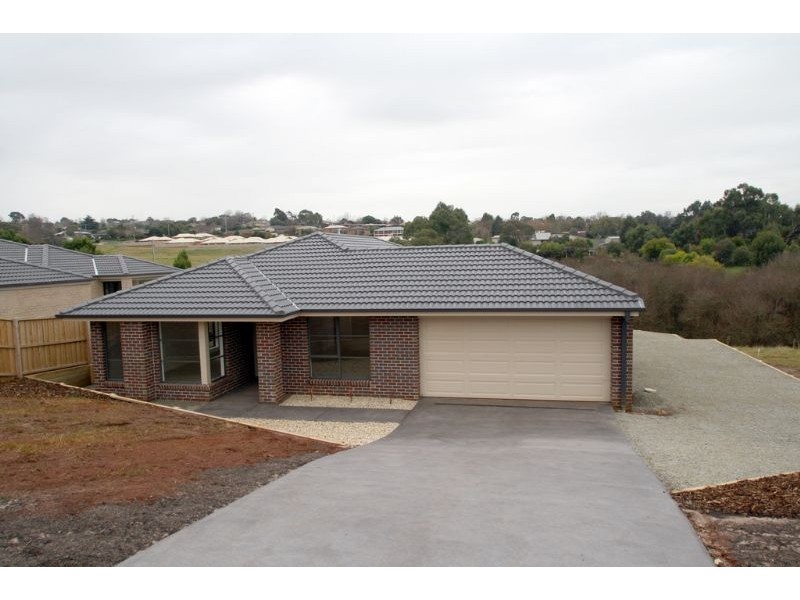 19 Laura Grove, Leongatha VIC 3953