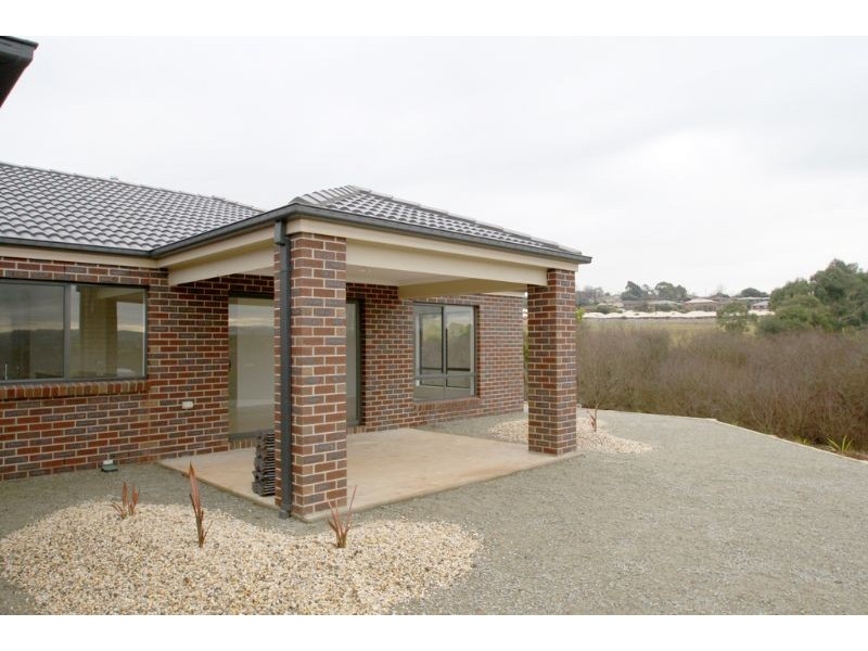 19 Laura Grove, Leongatha VIC 3953