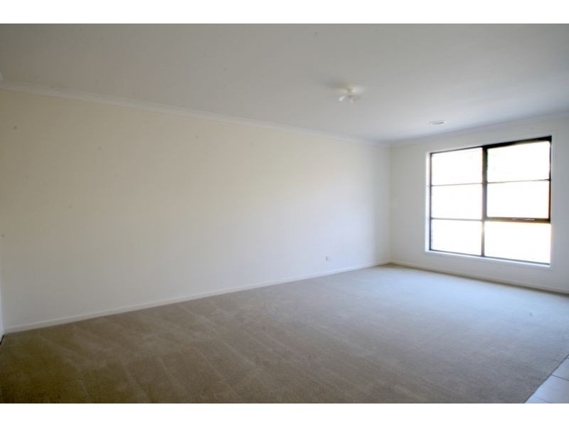 19 Laura Grove, Leongatha VIC 3953