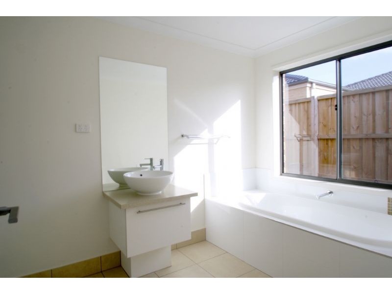 19 Laura Grove, Leongatha VIC 3953