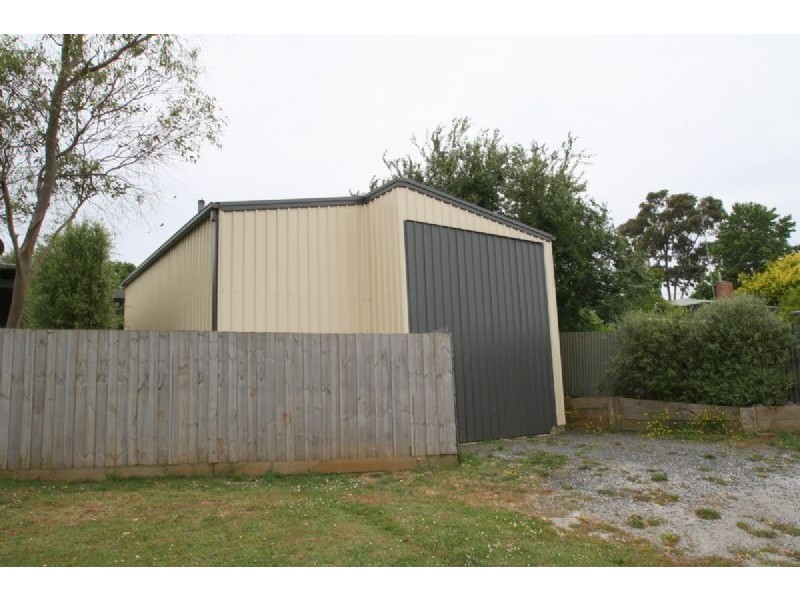 11 Blackmore Avenue, Leongatha VIC 3953