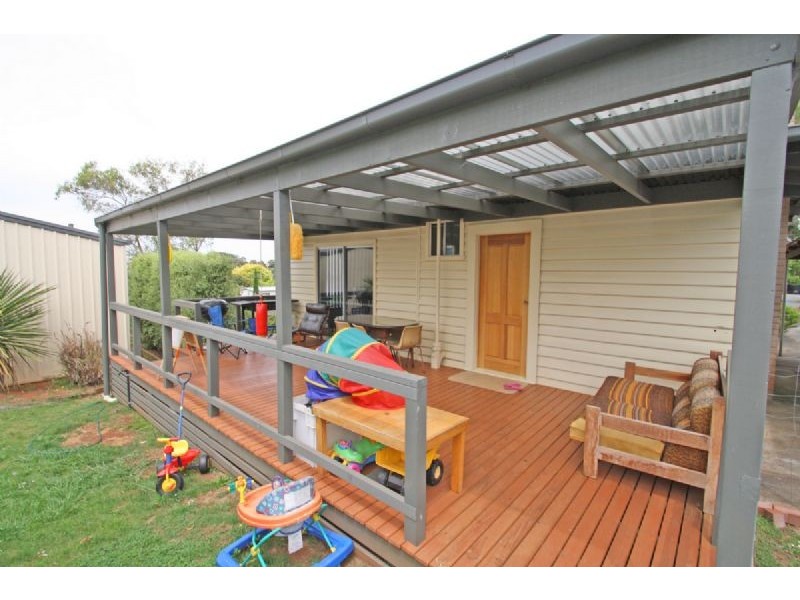 11 Blackmore Avenue, Leongatha VIC 3953