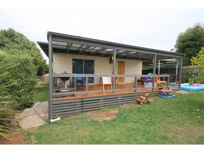 11 Blackmore Avenue, Leongatha VIC 3953