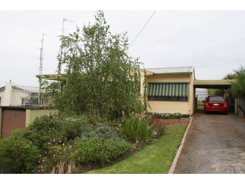 11 Gray Street, Leongatha VIC 3953