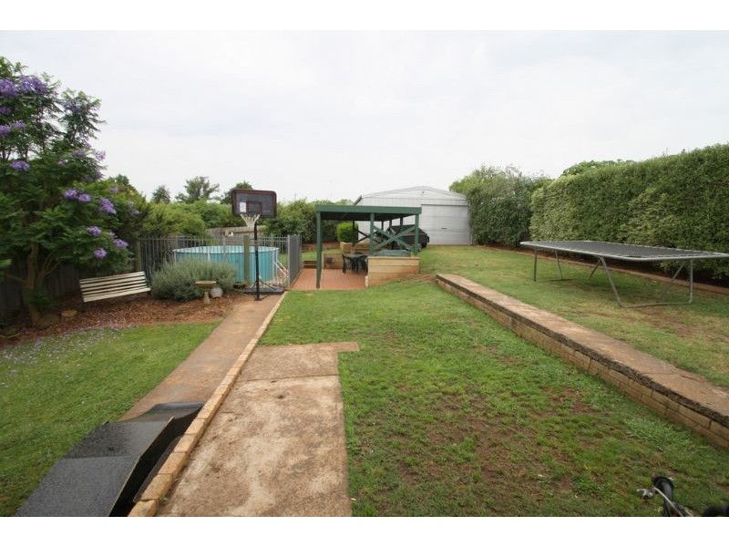 11 Gray Street, Leongatha VIC 3953