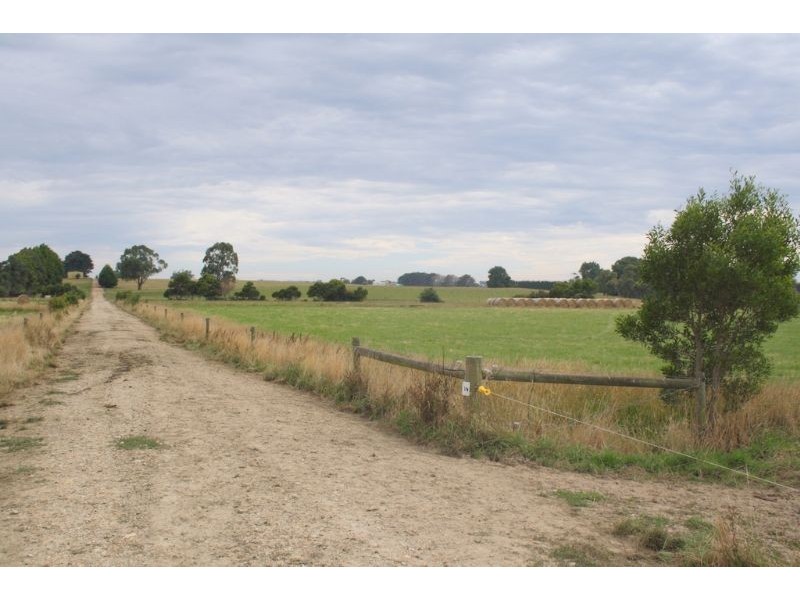 30 Simons Lane, Leongatha VIC 3953