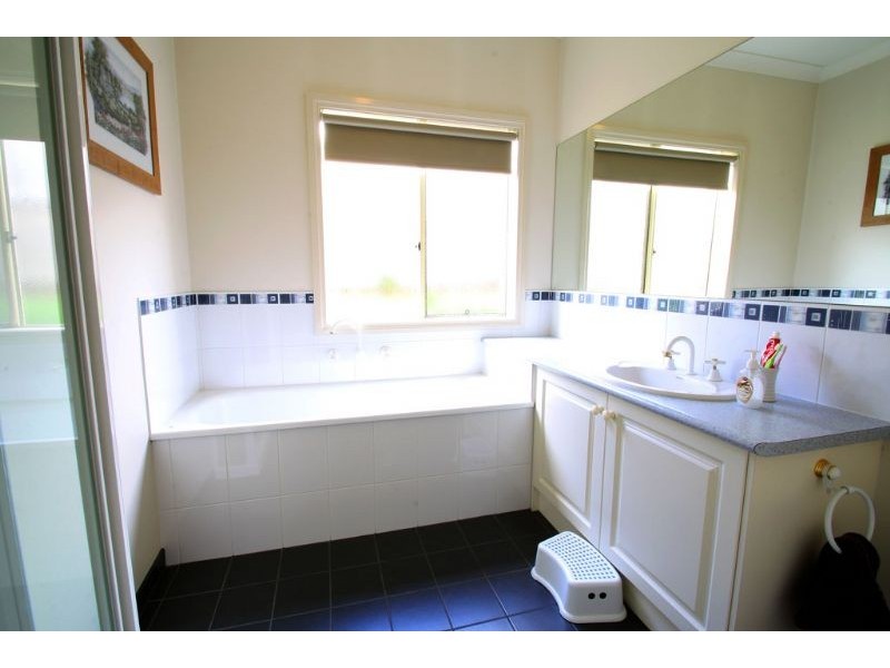 Lot1/3 Cambridge Crt, Leongatha VIC 3953