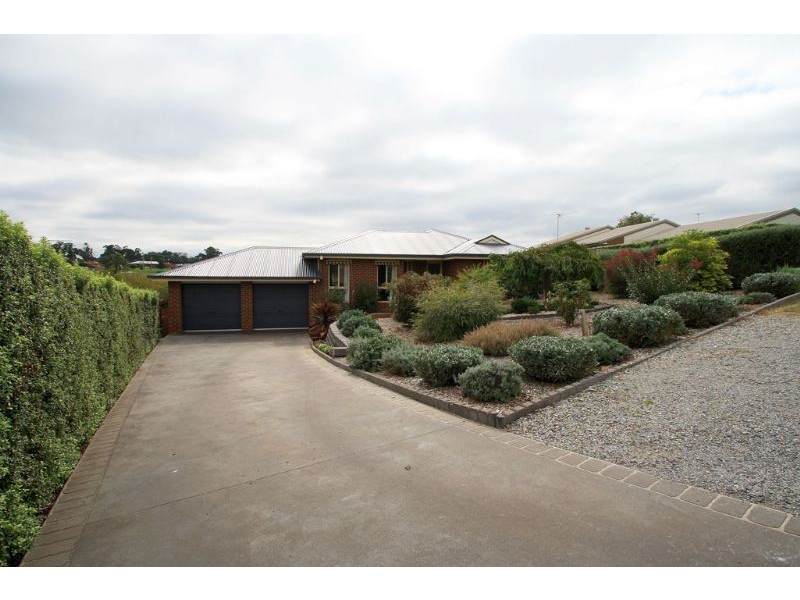 33 Chamberlain Drive, Leongatha VIC 3953