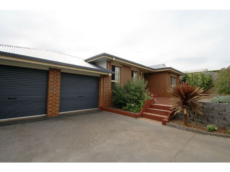 33 Chamberlain Drive, Leongatha VIC 3953