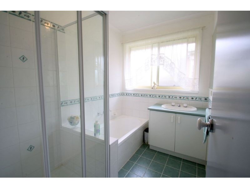 33 Chamberlain Drive, Leongatha VIC 3953