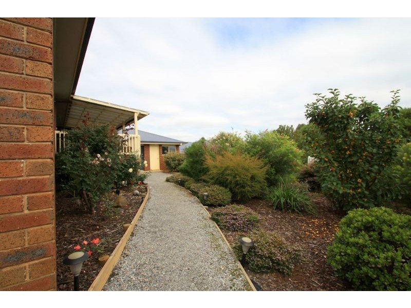 33 Chamberlain Drive, Leongatha VIC 3953