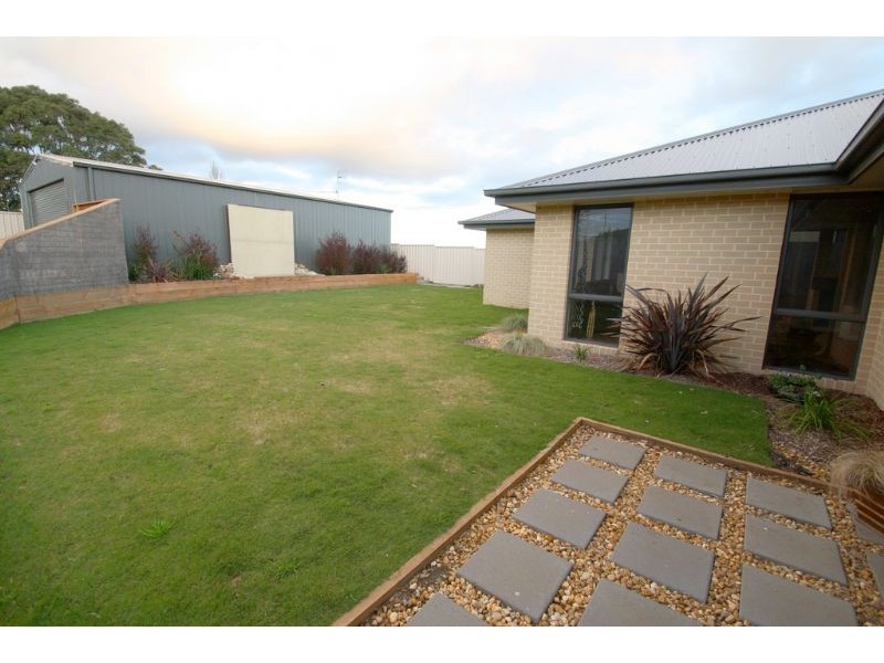 10 Gibson Street, Leongatha VIC 3953
