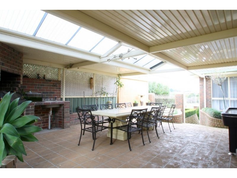 11 Griffin Road, Leongatha VIC 3953