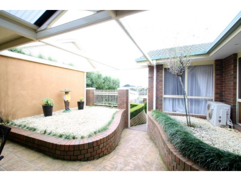 11 Griffin Road, Leongatha VIC 3953