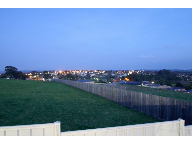 12 Burrows Way, Leongatha VIC 3953