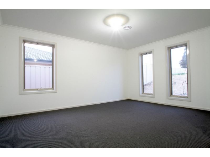 12 Burrows Way, Leongatha VIC 3953