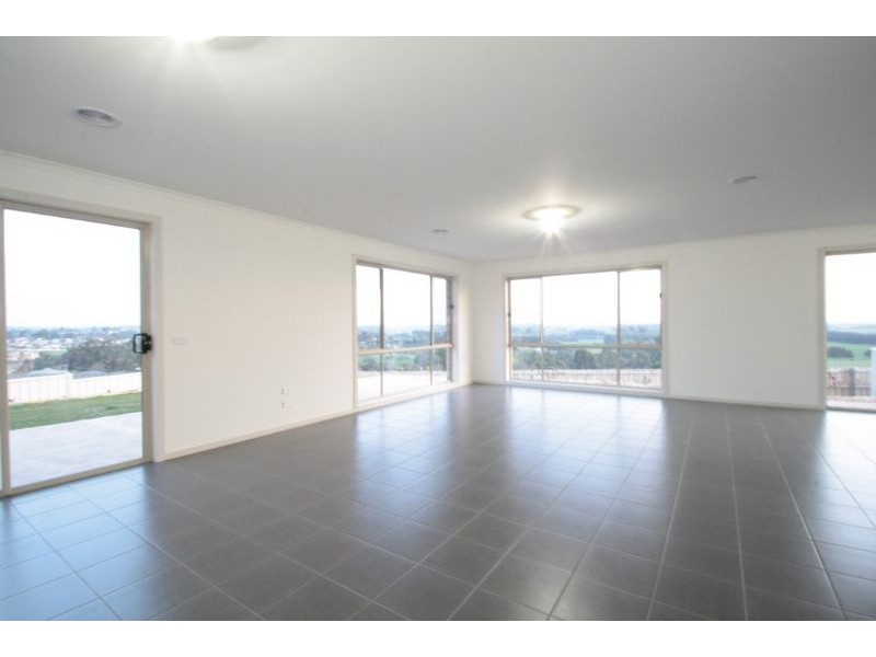 12 Burrows Way, Leongatha VIC 3953