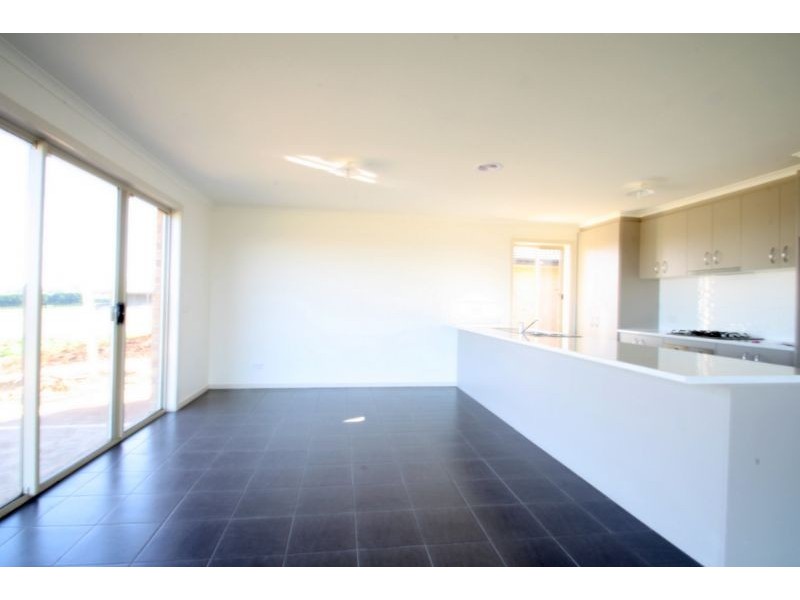 12 Burrows Way, Leongatha VIC 3953