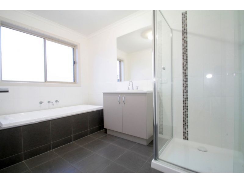 12 Burrows Way, Leongatha VIC 3953