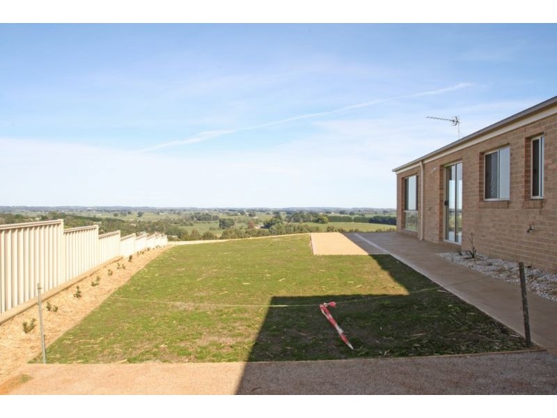 12 Burrows Way, Leongatha VIC 3953