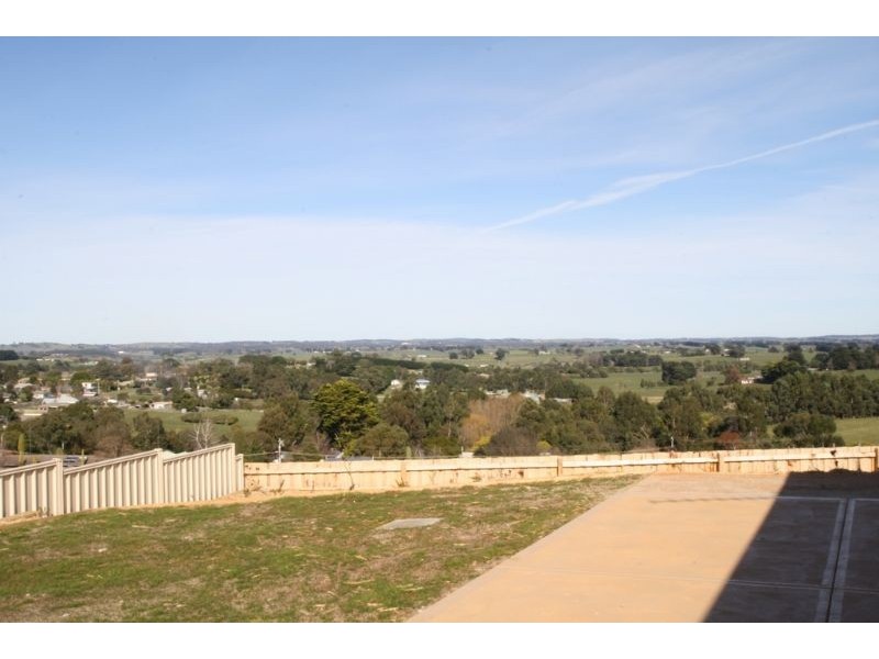 12 Burrows Way, Leongatha VIC 3953