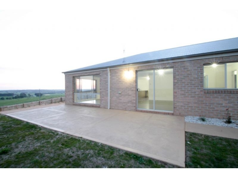 12 Burrows Way, Leongatha VIC 3953