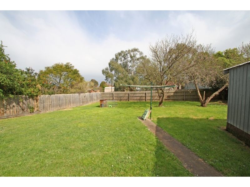 8 Holt Street, Leongatha VIC 3953
