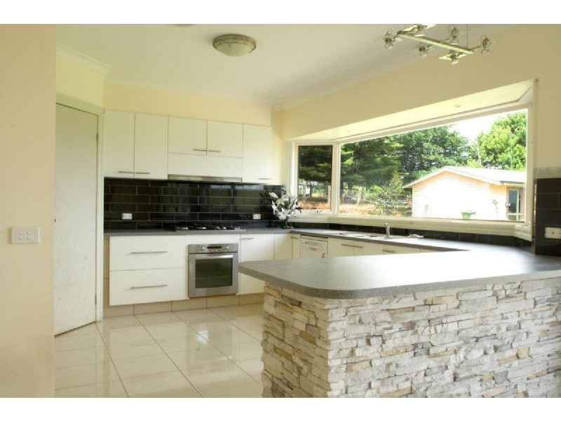 18 Graylynne Crt, Leongatha VIC 3953