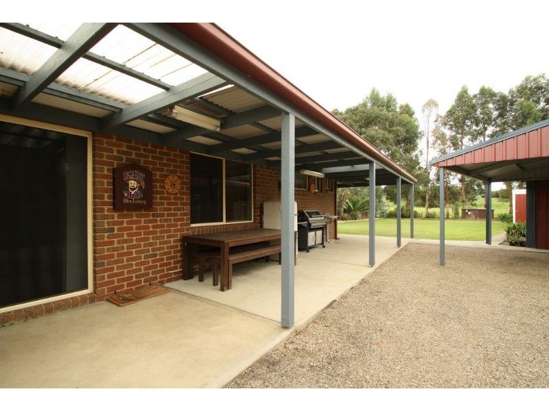 11 Clinton Court, Leongatha VIC 3953