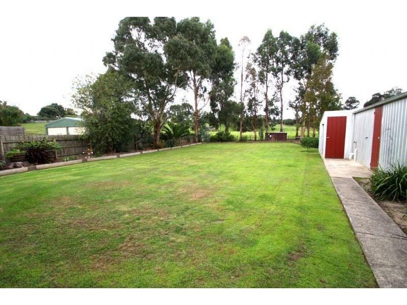 11 Clinton Court, Leongatha VIC 3953