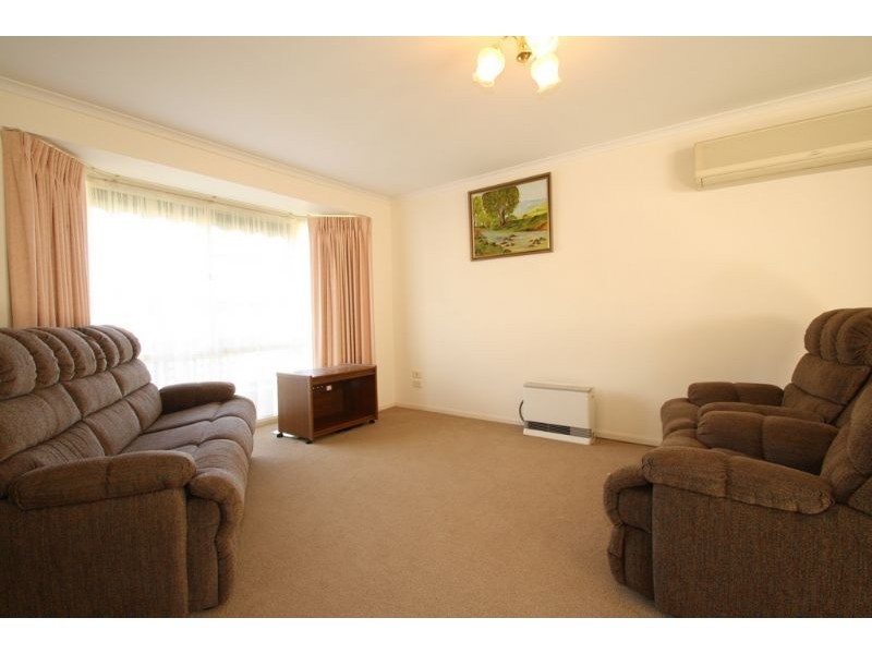 2/18 Clinton Court, Leongatha VIC 3953