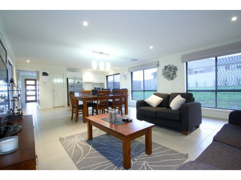 16 Gibson Street, Leongatha VIC 3953